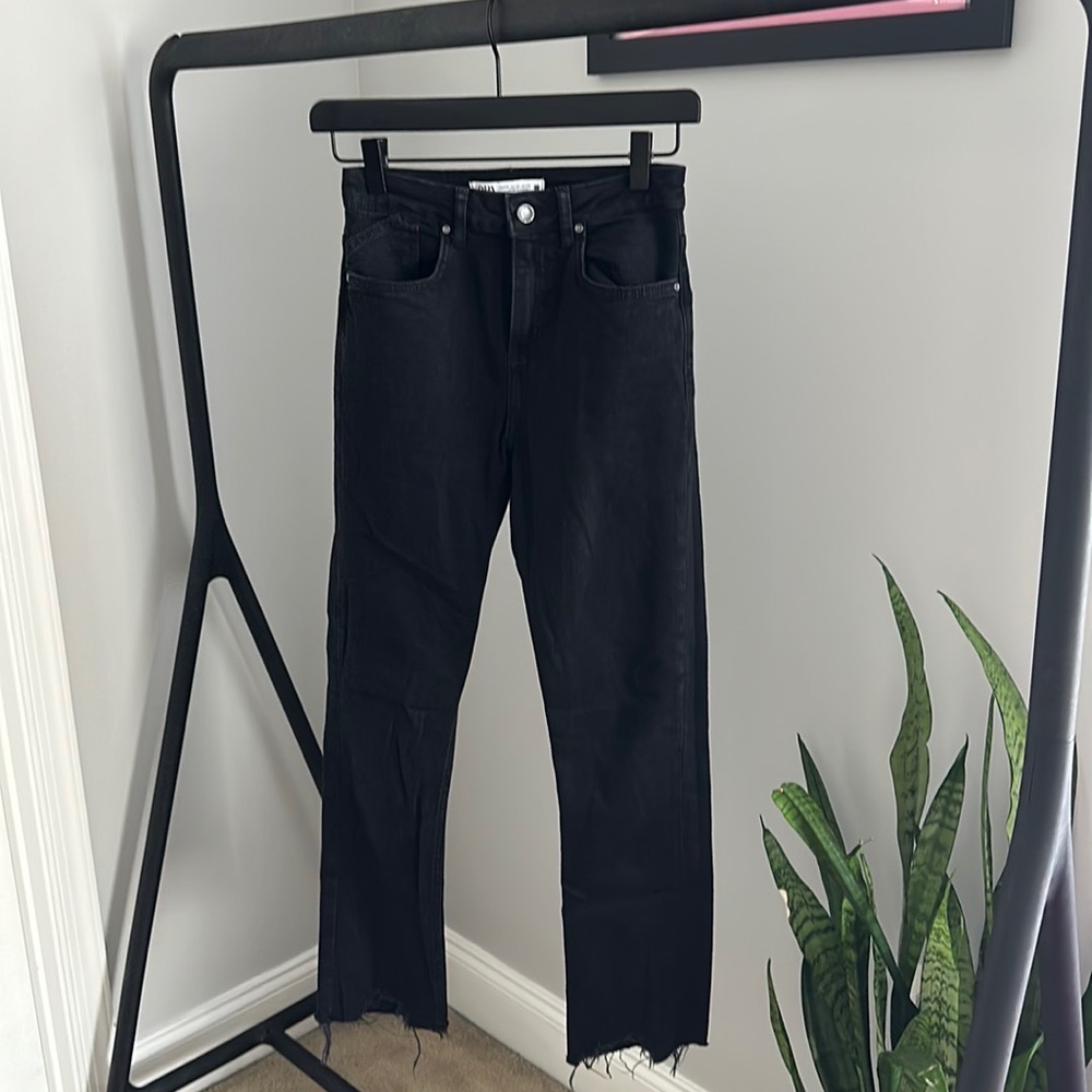 Zara Distressed Hem Cropped Jeans Black Size 2